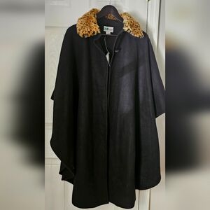 Betmar New York NewcLuxury Wrap with Animal Print Colour One Size